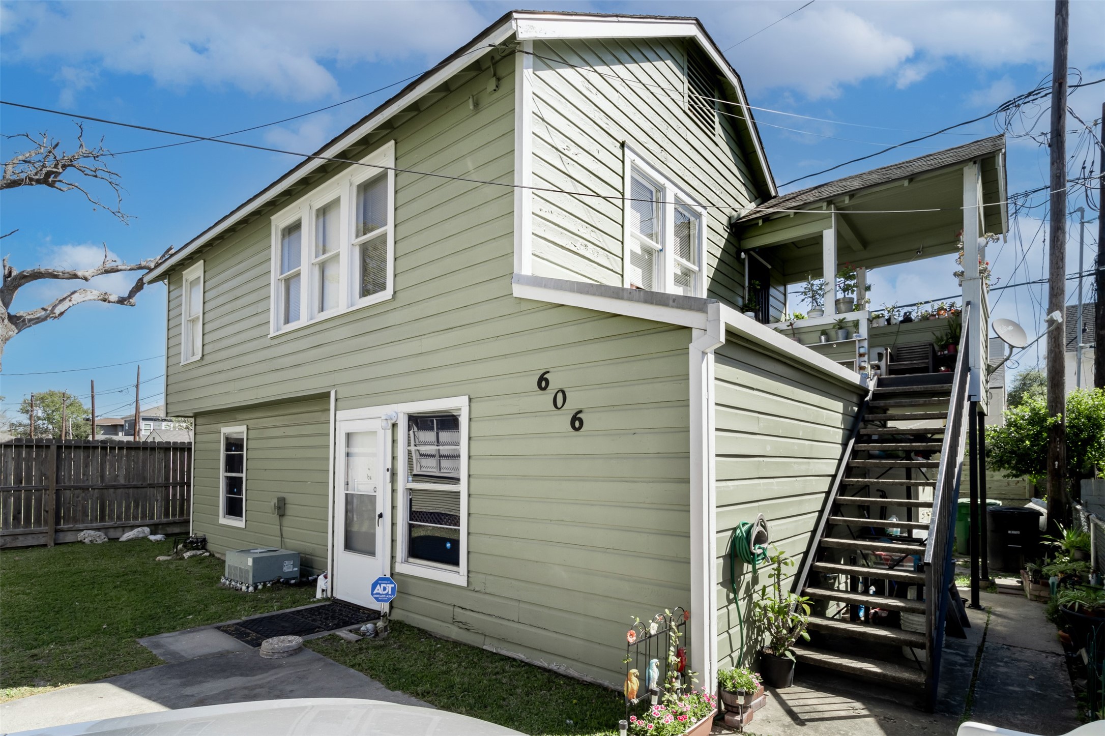 606 Enid Street, Unit 3 Houston, TX 77009 - Photo 41 of 42 a view of a house with backyard and porch