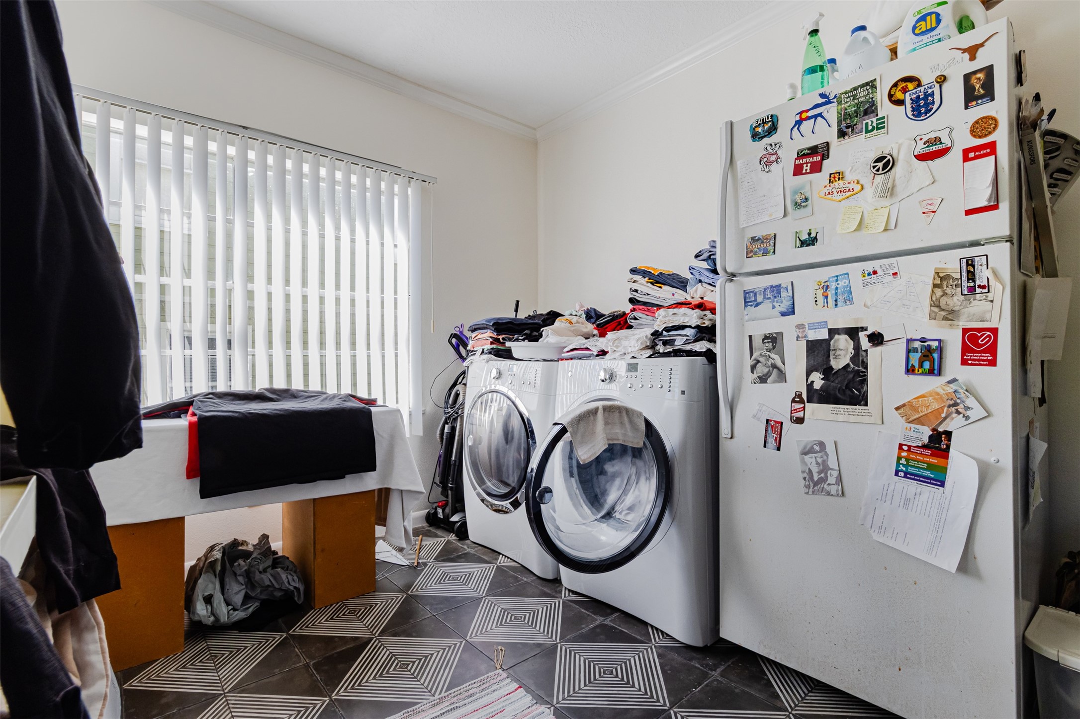 606 Enid Street, Unit 3 Houston, TX 77009 - Photo 5 of 42 a utility room with dryer and washer