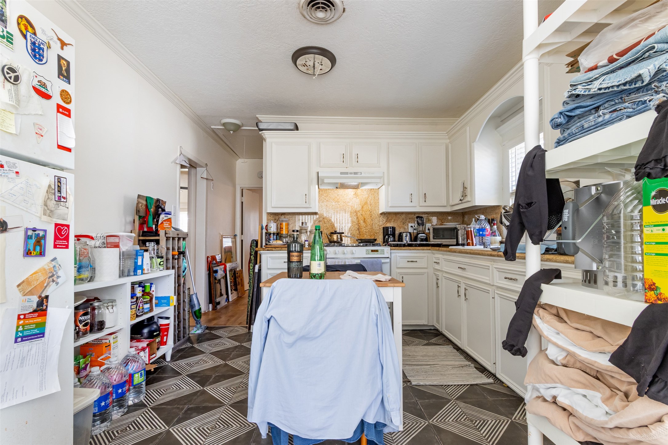606 Enid Street, Unit 3 Houston, TX 77009 - Photo 6 of 42 a kitchen view with appliances a sink and cabinets