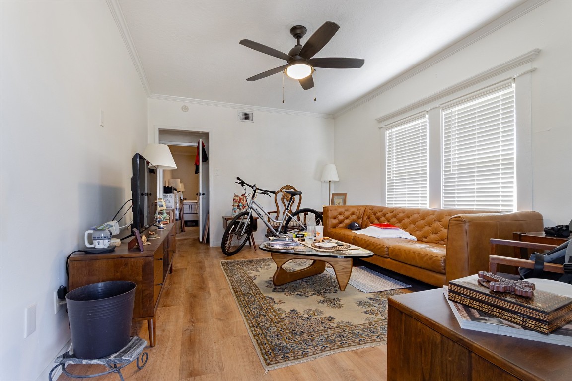 606 Enid Street, Unit 3 Houston, TX 77009 - Photo 7 of 42 a living room with furniture and a window
