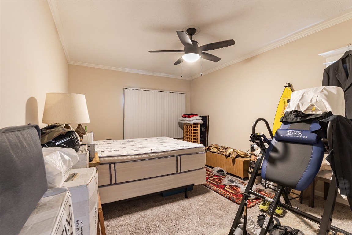 606 Enid Street, Unit 3 Houston, TX 77009 - Photo 9 of 42 a bedroom with a bed and a desk