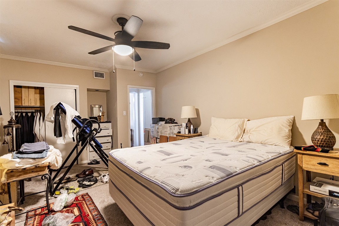 606 Enid Street, Unit 3 Houston, TX 77009 - Photo 10 of 42 a living room with hard wood flooring and a ceiling fan