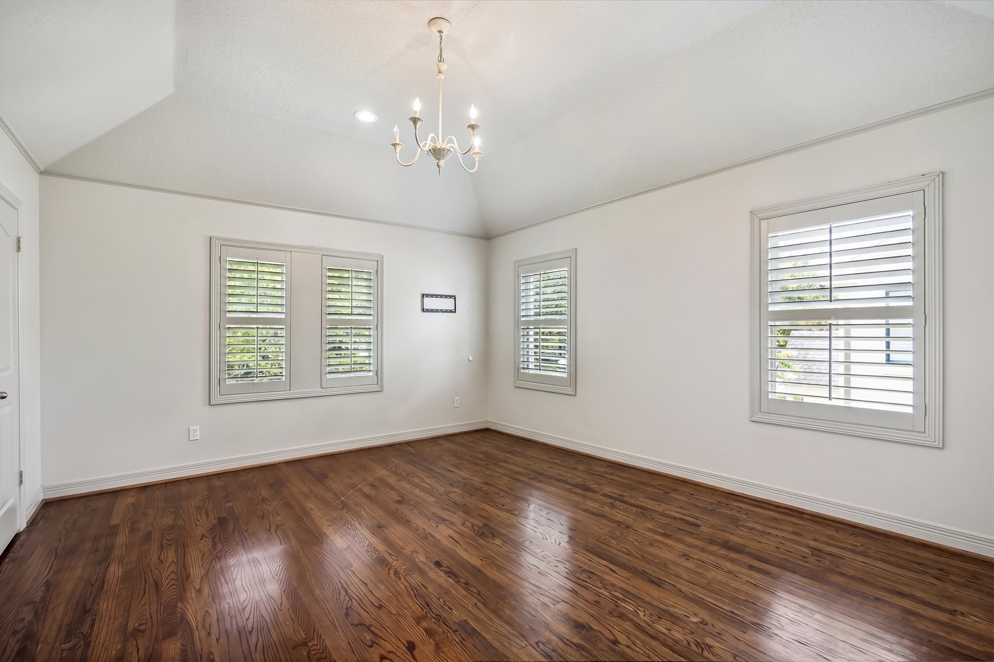3214 Sunset Boulevard Houston, TX 77005 - Photo 20 of 36 virtually altered image (furniture removal)