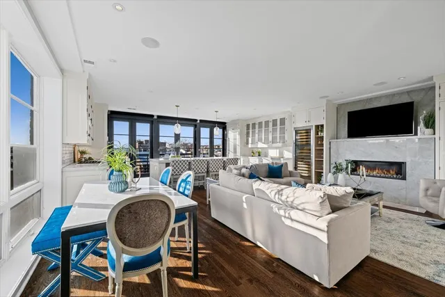 $1,499,000 | 3438 North Elaine Place, Unit PH, Chicago, IL 60657