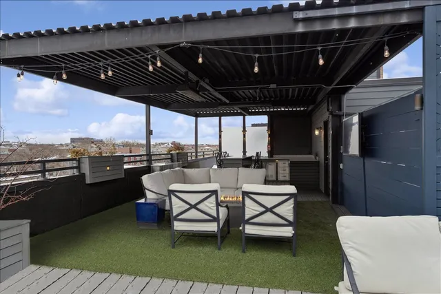 $1,499,000 | 3438 North Elaine Place, Unit PH, Chicago, IL 60657