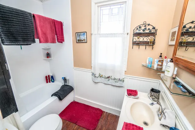 $279,900 | 824 Park Avenue, West Bend, WI 53090