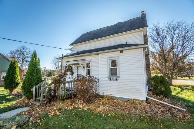 $279,900 | 824 Park Avenue, West Bend, WI 53090