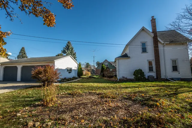 $279,900 | 824 Park Avenue, West Bend, WI 53090