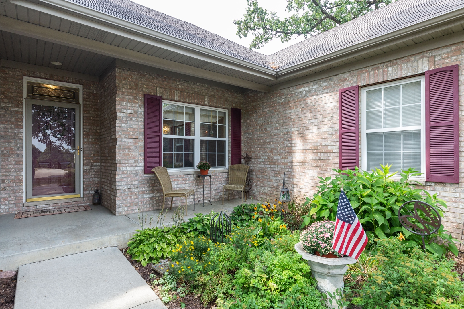630 Robin Ridge Elgin, IL 60123 - Photo 2 of 21