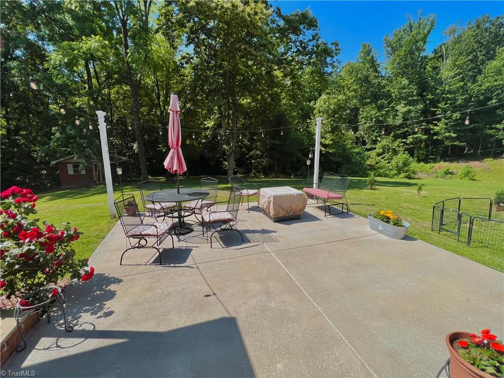 121 West Greenhill Road Mount Airy, NC 27030 - Photo 4 of 17 Gallery Image 4