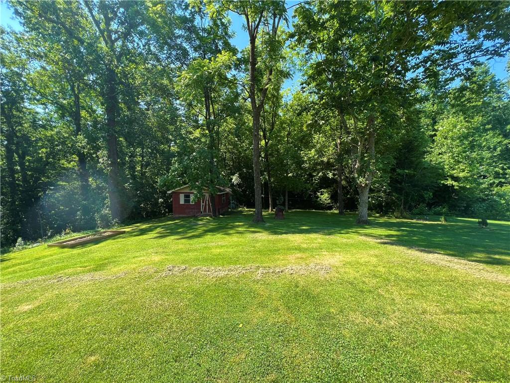 121 West Greenhill Road Mount Airy, NC 27030 - Photo 6 of 17 Gallery Image 6