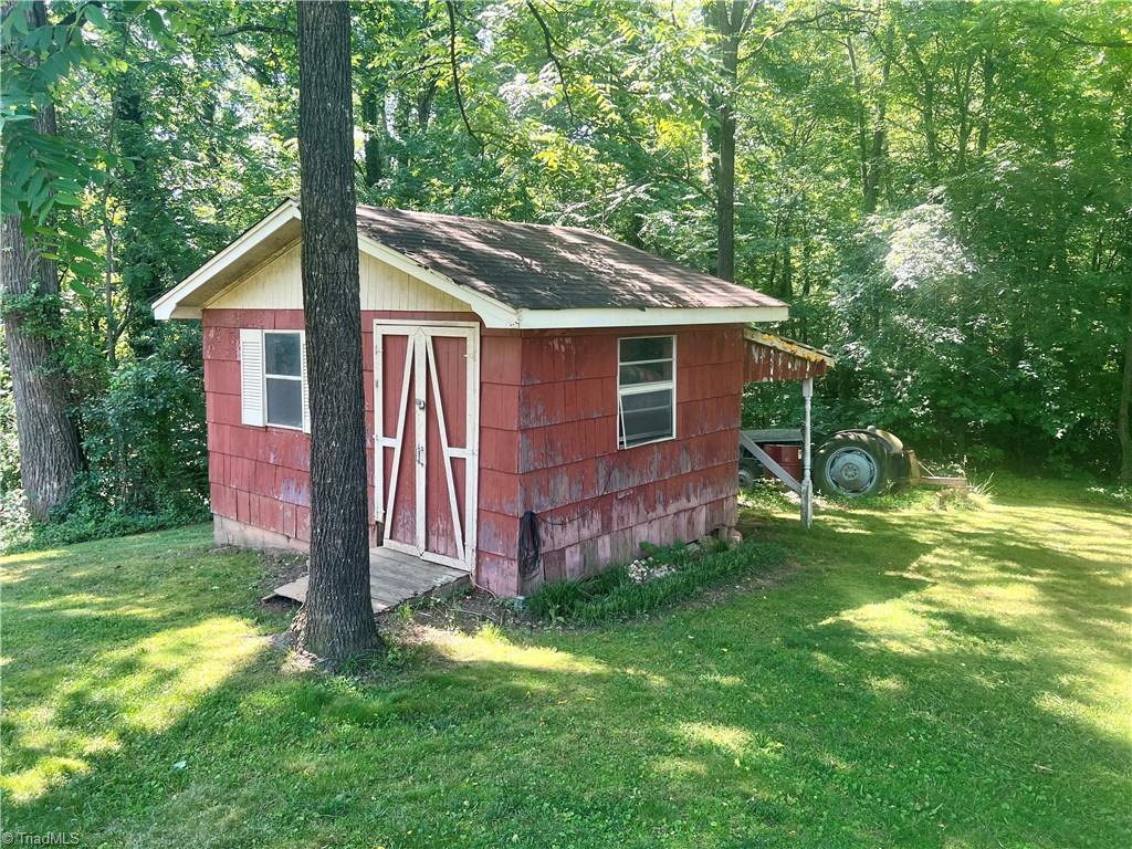 121 West Greenhill Road Mount Airy, NC 27030 - Photo 7 of 17 Gallery Image 7