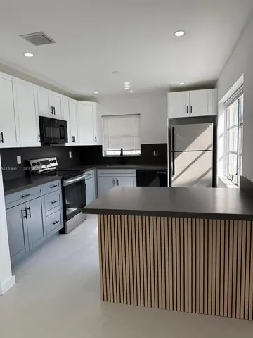 $2,600 | 1058 Southwest 2nd Street, Unit 1058, Hallandale Beach, FL 33009