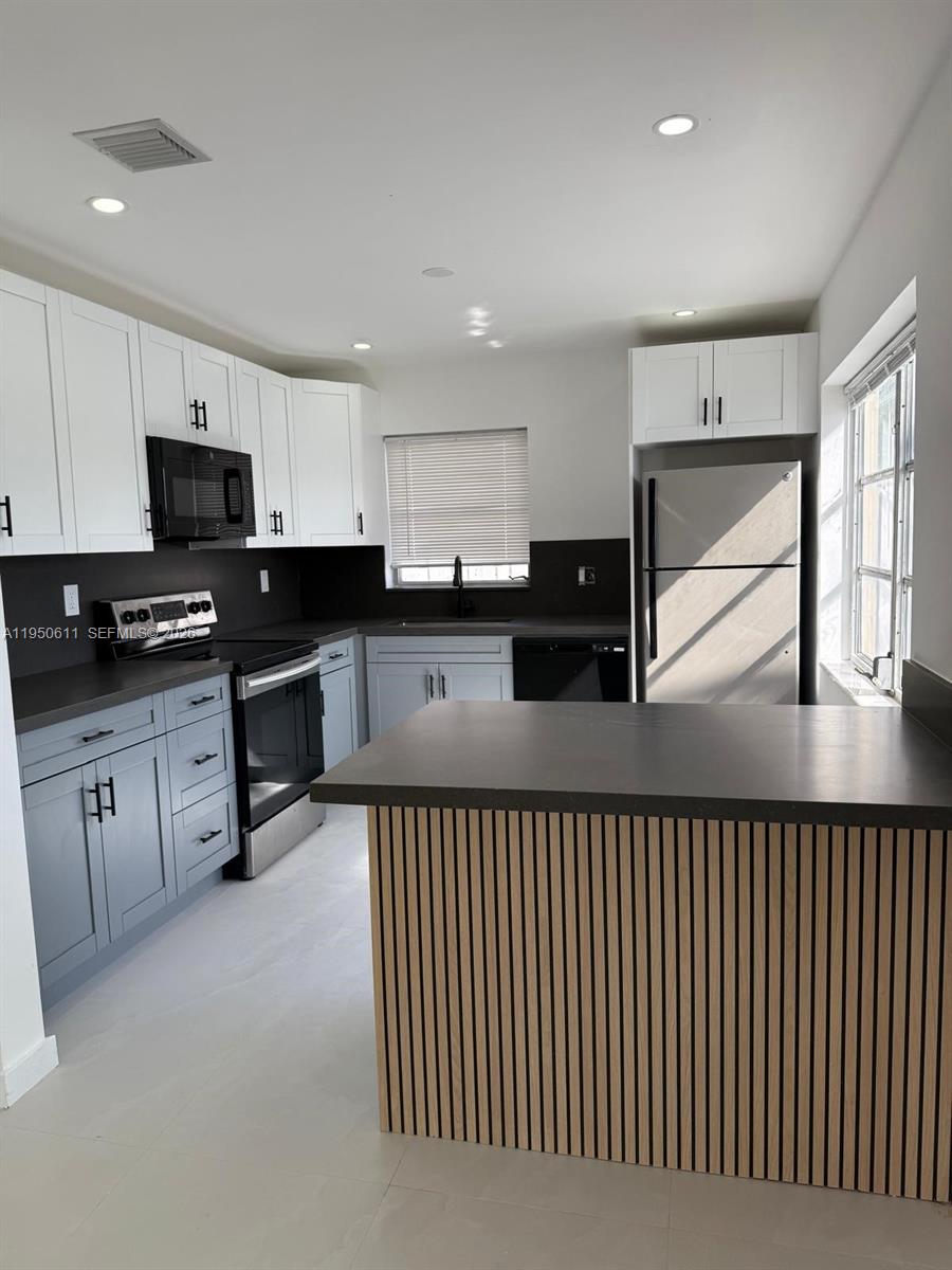 1054-1058 Southwest 2nd Street, Unit 1058 Hallandale Beach, FL 33009 - Photo 3 of 15