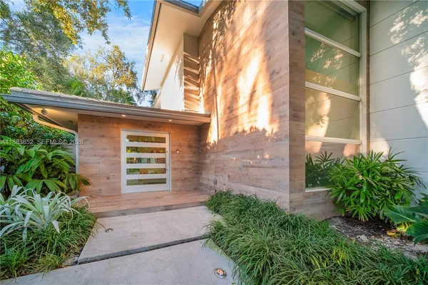 $3,979,000 | 79 Shore Drive West, Miami, FL 33133