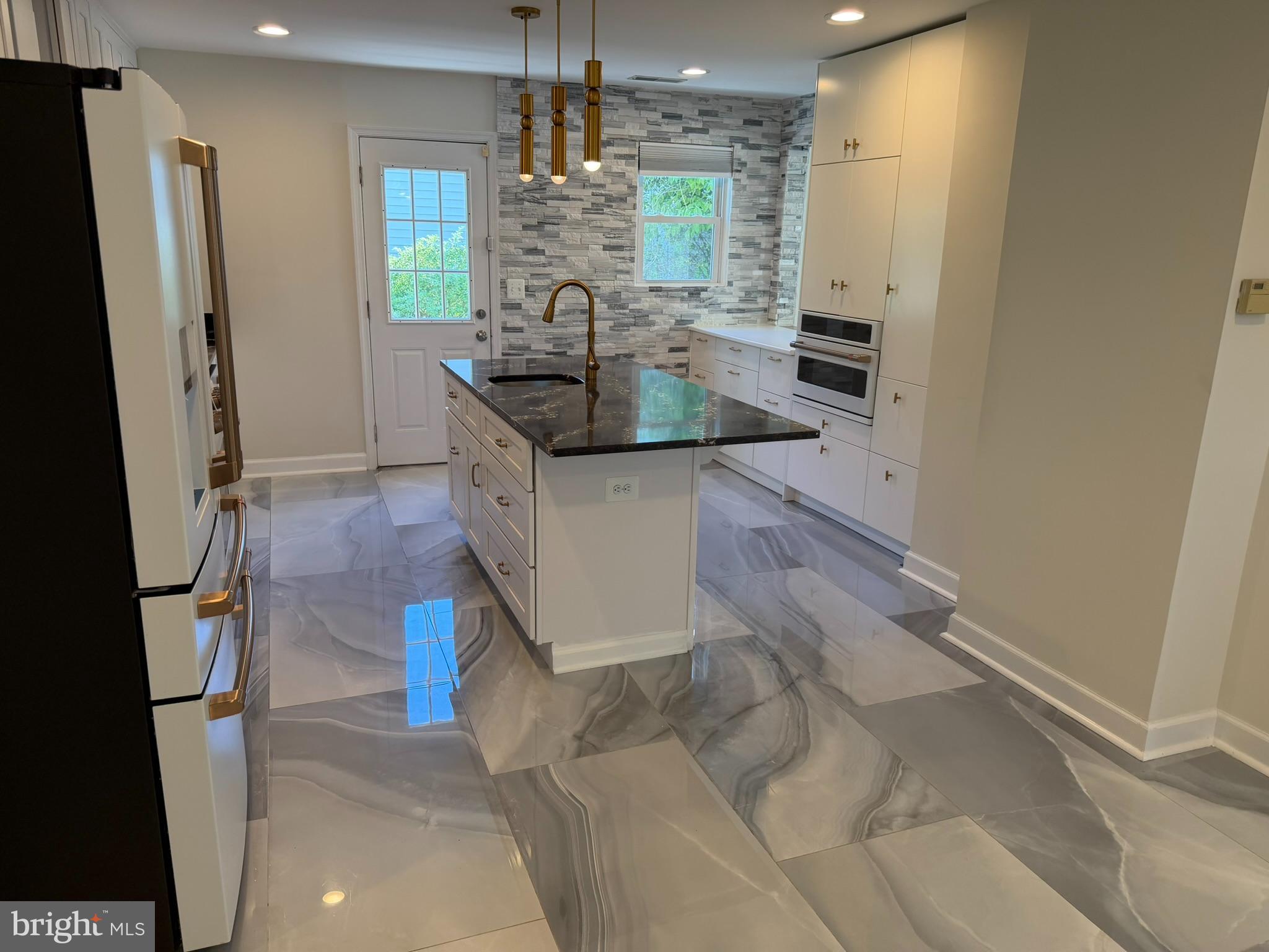 2923 Fairhill Road Fairfax, VA 22031 - Photo 13 of 63