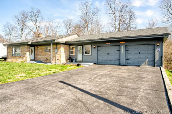 $212,000 | 800 North Water Street, Pekin, IN 47165