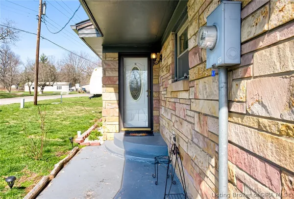 $212,000 | 800 North Water Street, Pekin, IN 47165