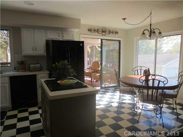 7801 Robin Crest Road, Unit 16 Charlotte, NC 28226 - Photo 4 of 12 Gallery Image 4