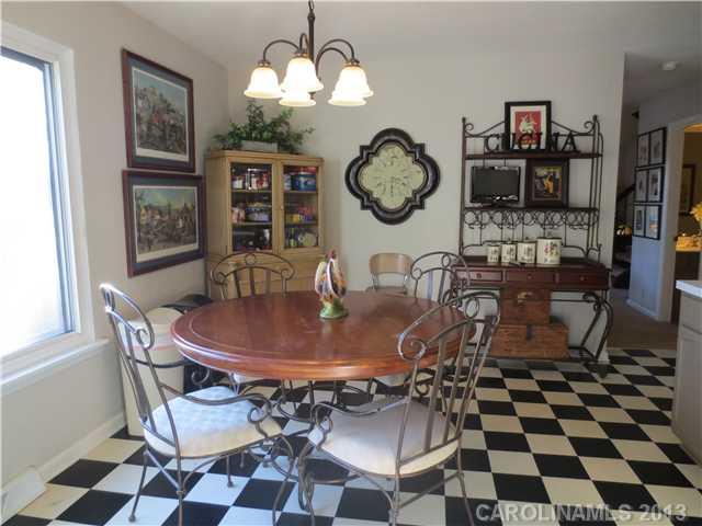 7801 Robin Crest Road, Unit 16 Charlotte, NC 28226 - Photo 5 of 12 Gallery Image 5