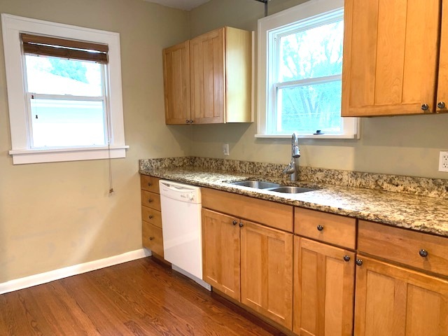261 Rouse Avenue Mundelein, IL 60060 - Photo 2 of 18