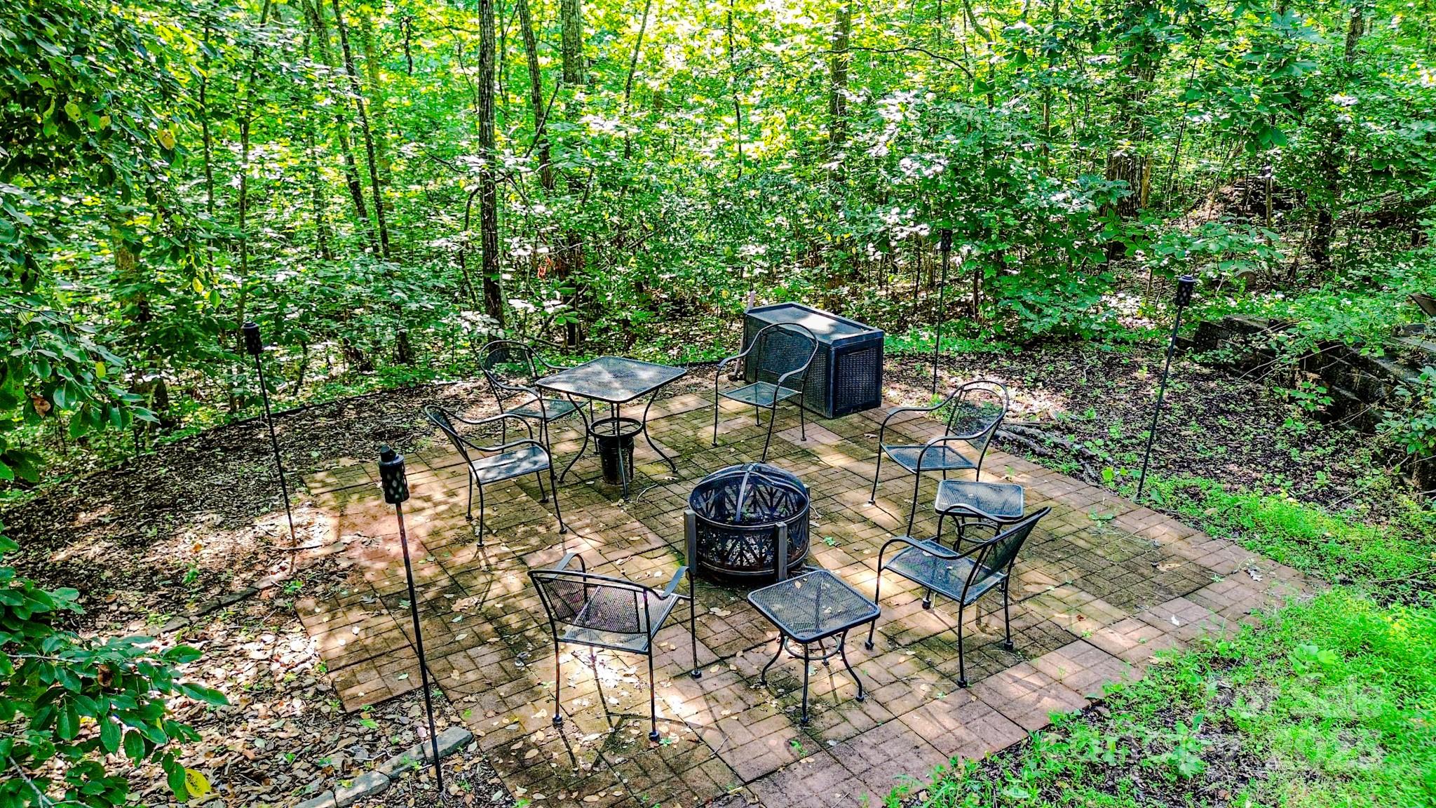 196 Col Hamptons Court Rutherfordton, NC 28139 - Photo 45 of 47 a view of a chairs and table in the patio
