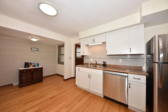 $284,900 | 5607 North Argyle Avenue, Glendale, WI 53209