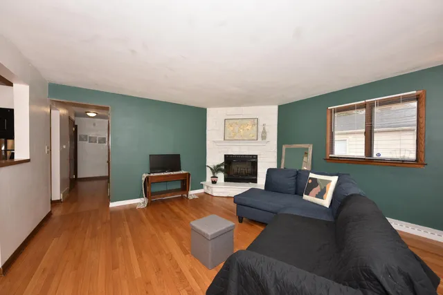 $284,900 | 5607 North Argyle Avenue, Glendale, WI 53209