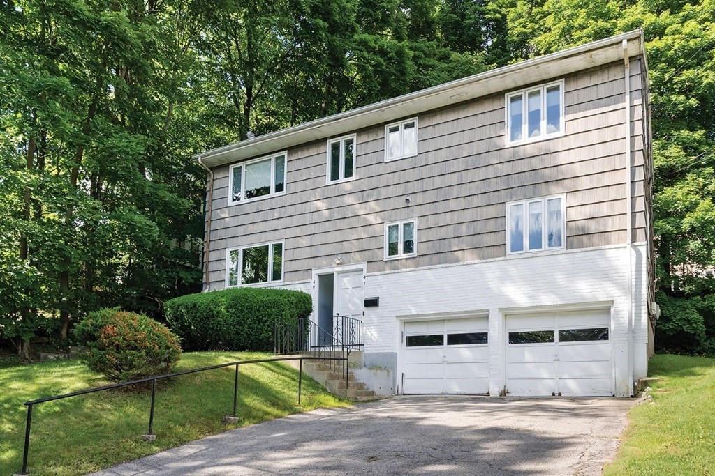 47-49 Ripley Street Newton, MA 02459 - Photo 4 of 25
