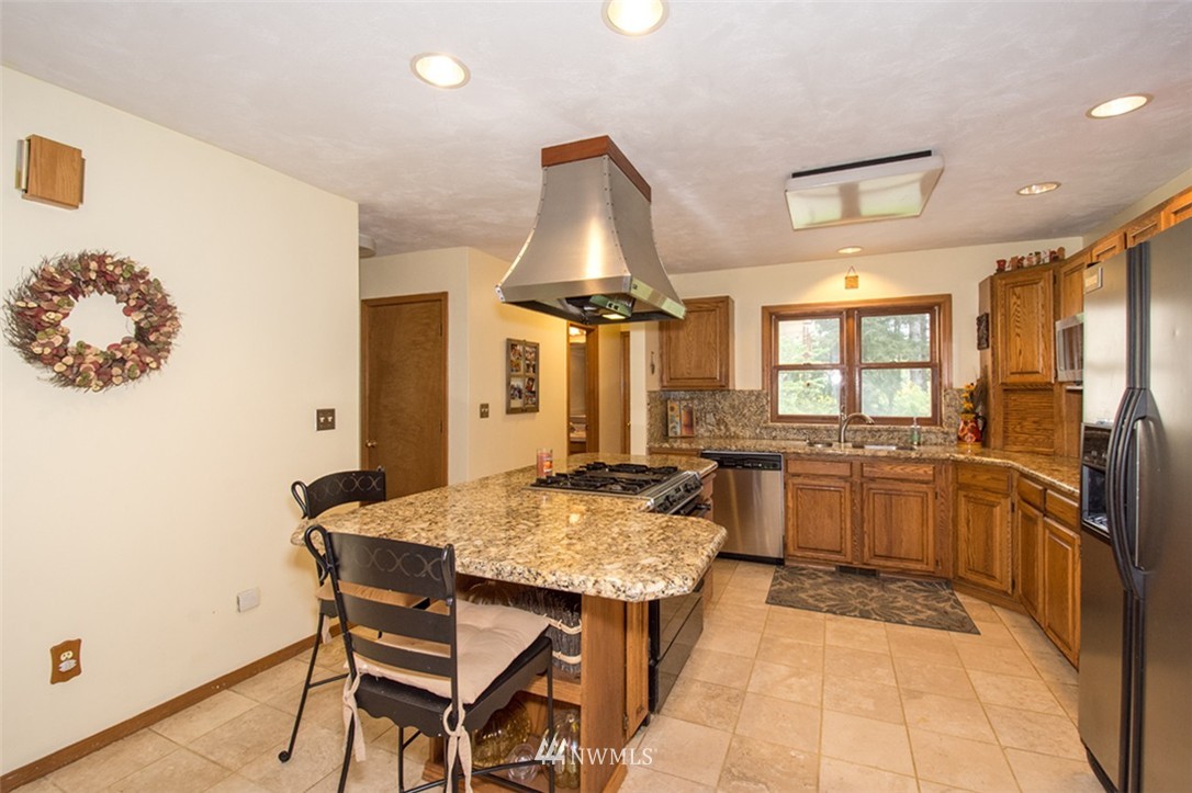 2839 Cooper Point Road Northwest Olympia, WA 98502 - Photo 6 of 25 Gallery Image 6