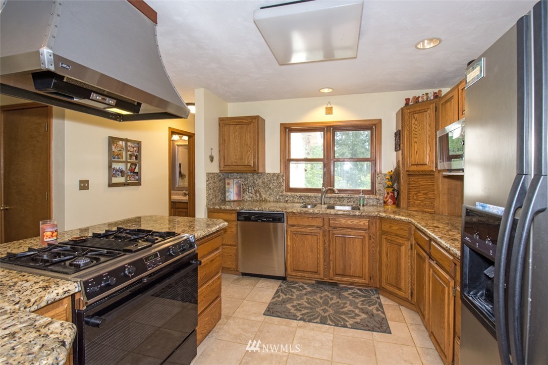 2839 Cooper Point Road Northwest Olympia, WA 98502 - Photo 7 of 25 Gallery Image 7
