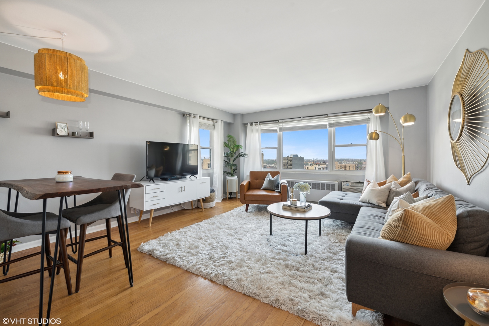 2909 North Sheridan Road, Unit 1711 Chicago, IL 60657 - Photo 3 of 14 a living room with furniture and a flat screen tv