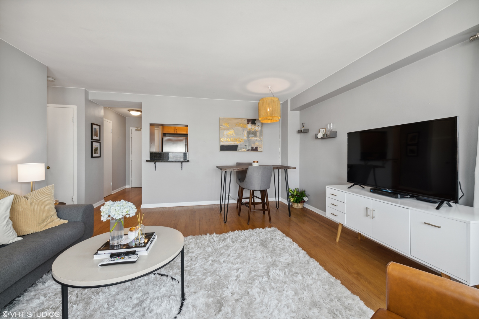2909 North Sheridan Road, Unit 1711 Chicago, IL 60657 - Photo 6 of 14 a living room with furniture and a flat screen tv