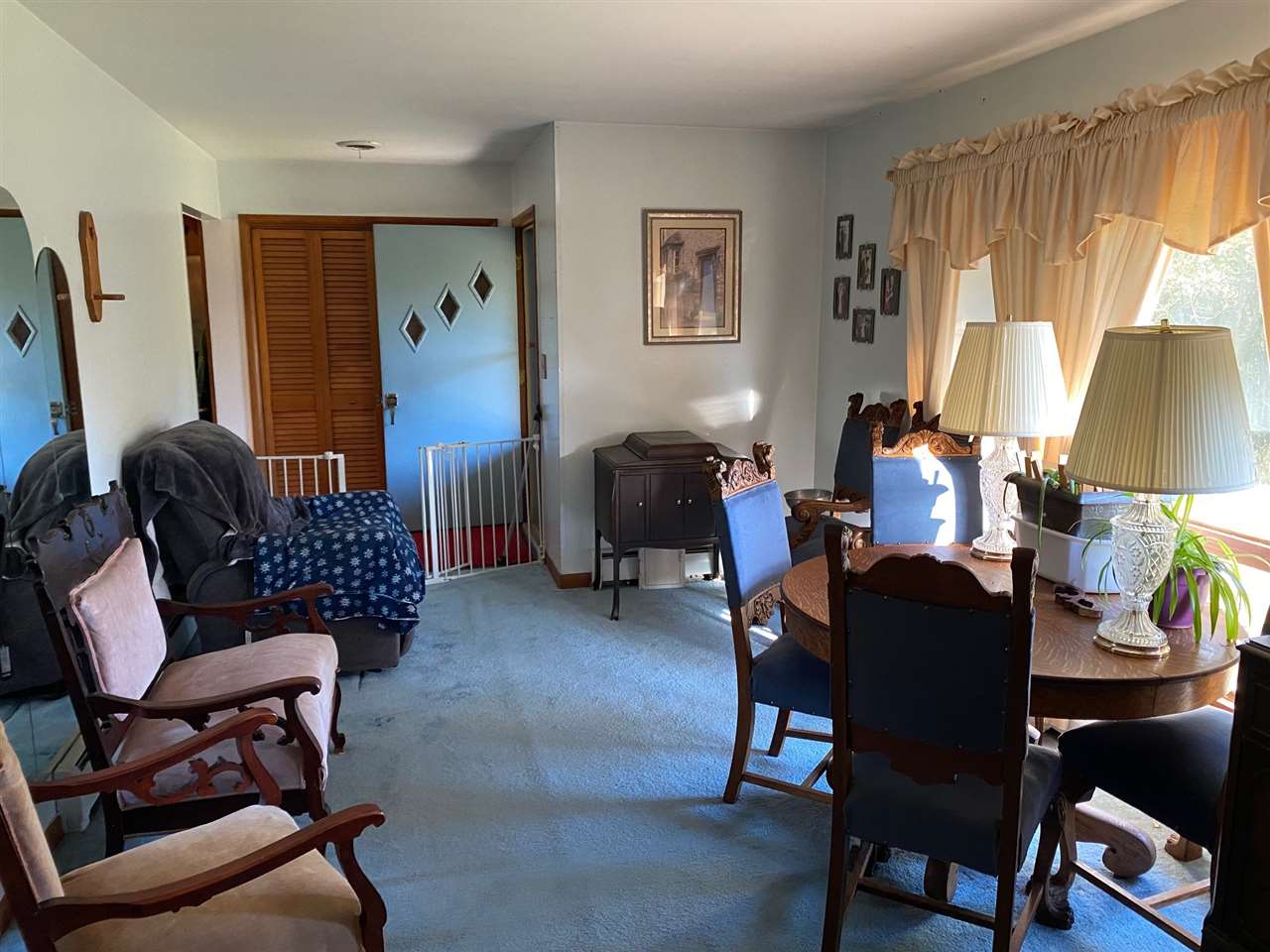 110 Lovesee Road Roscoe, IL 61073 - Photo 19 of 25 a living room with furniture and a lamp