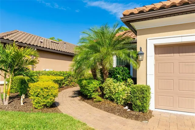 $585,000 | 5720 Semolino Street, Nokomis, FL 34275