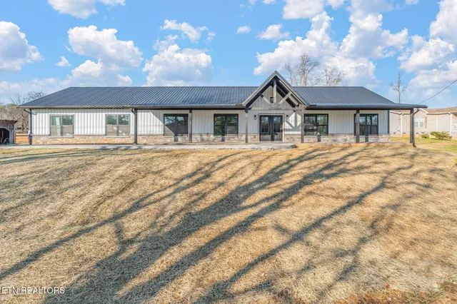 $1,900,000 | 940 Thorngrove Pike, Strawberry Plains, TN 37871