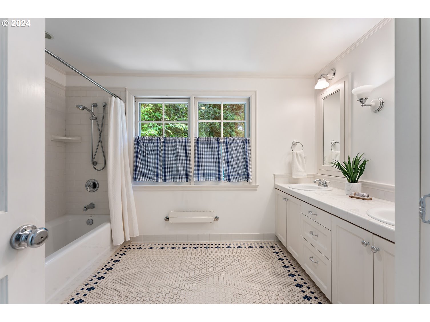 650 Southwest Glen Road Portland, OR 97219 - Photo 32 of 41 Gallery Image 32