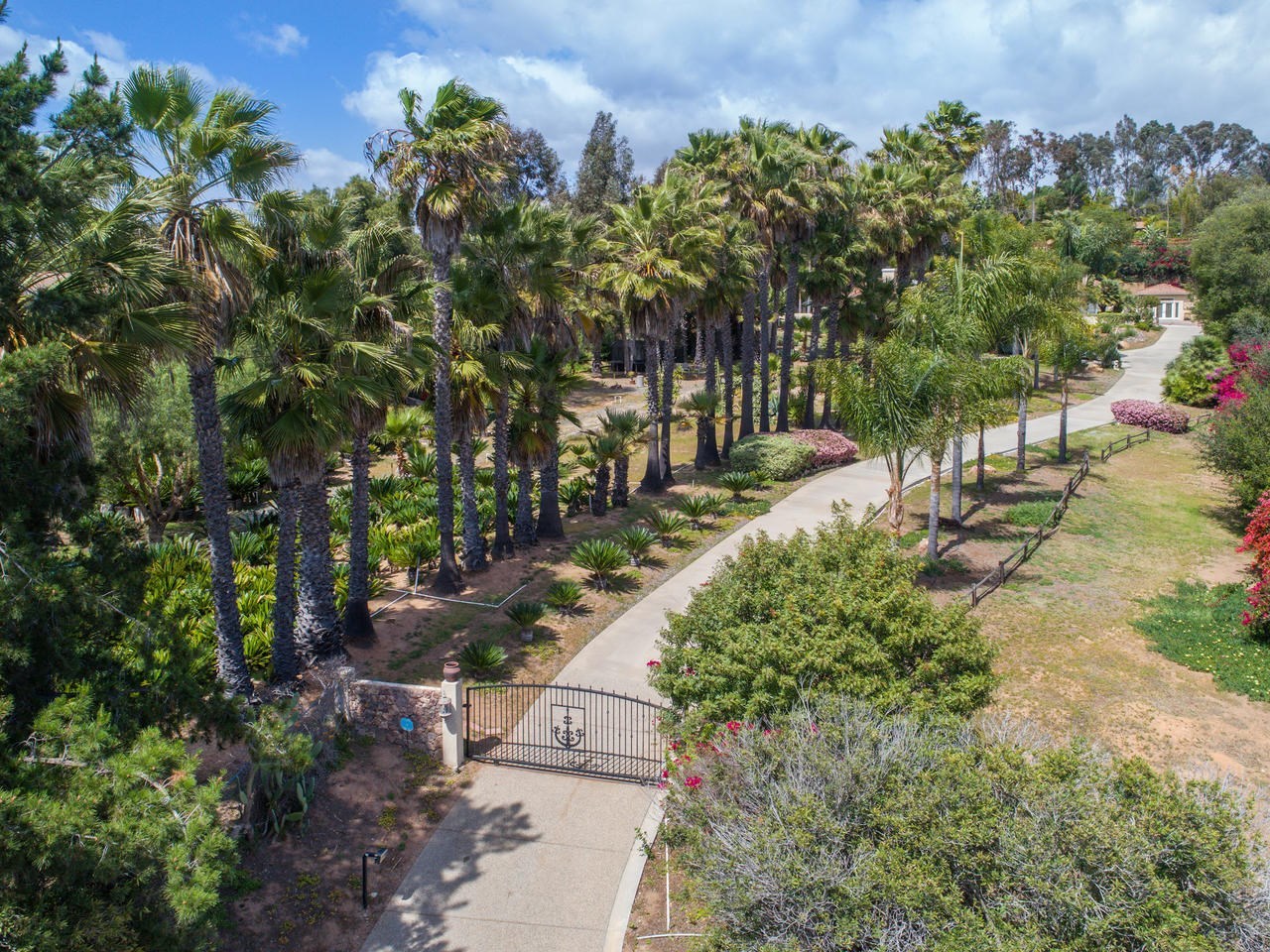 561 Morro Hills Road Fallbrook, CA 92028 - Photo 2 of 25