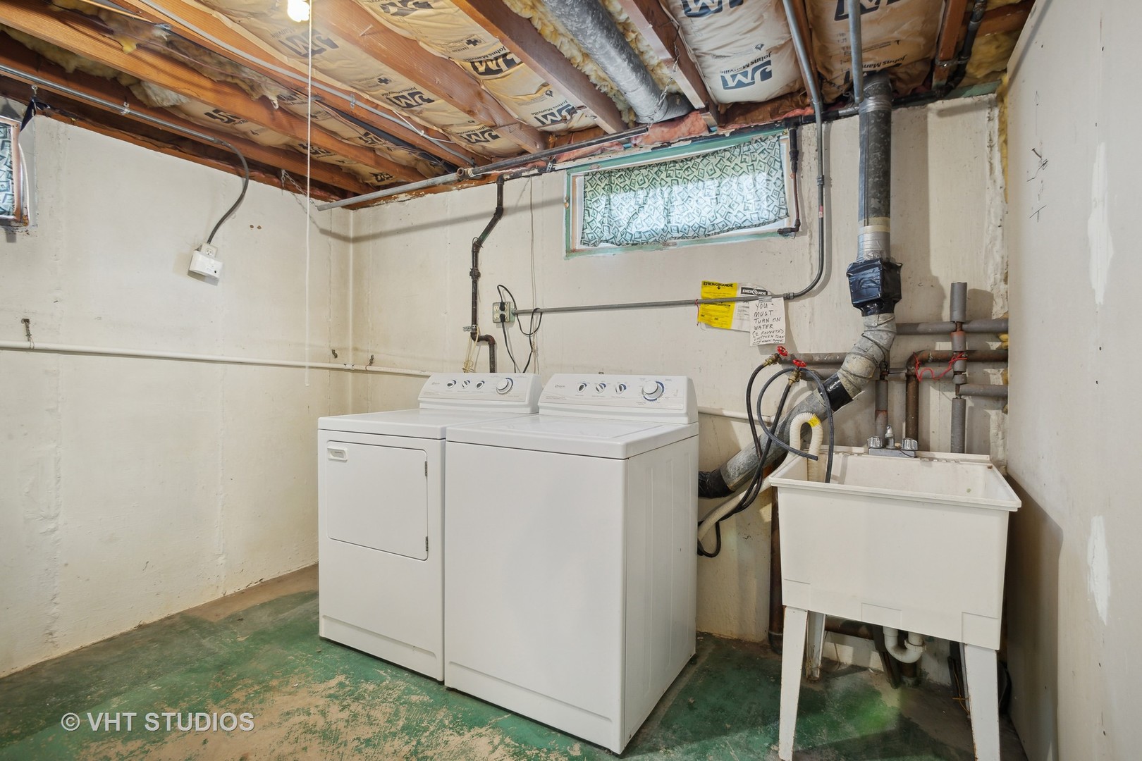 556 Pinehurst Drive Des Plaines, IL 60016 - Photo 15 of 18 a utility room with dryer and washer