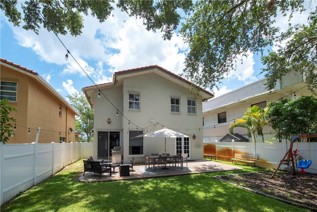 3589 Simms Street Hollywood, FL 33021 - Photo 11 of 26 Entertain & BBQ