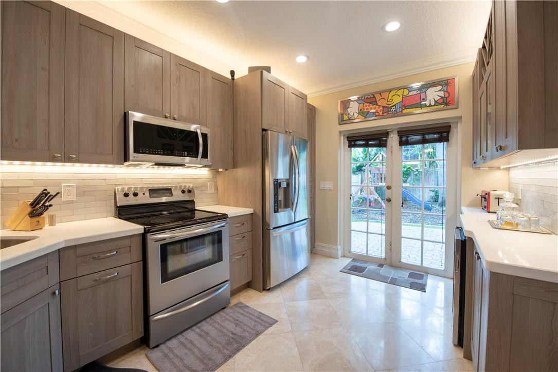 3589 Simms Street Hollywood, FL 33021 - Photo 9 of 26 Bright & Clean - Opens to Back Yard