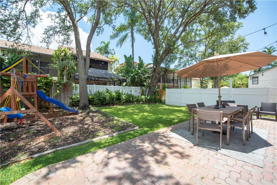 3589 Simms Street Hollywood, FL 33021 - Photo 10 of 26 Relax & Play