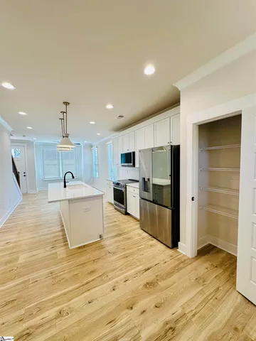 $425,900 | 9 Hawthorne Lane, Unit 105, Greenville, SC 29605