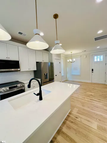 $425,900 | 9 Hawthorne Lane, Unit 105, Greenville, SC 29605