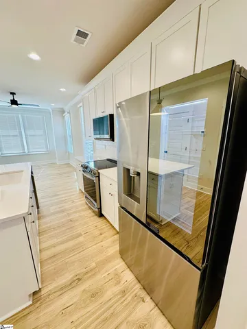 $425,900 | 9 Hawthorne Lane, Unit 105, Greenville, SC 29605