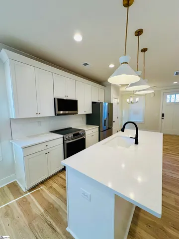 $425,900 | 9 Hawthorne Lane, Unit 105, Greenville, SC 29605