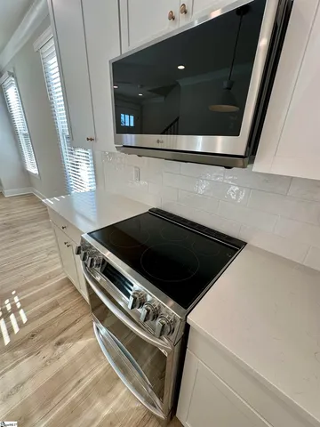 $425,900 | 9 Hawthorne Lane, Unit 105, Greenville, SC 29605