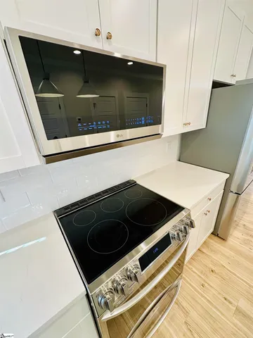 $425,900 | 9 Hawthorne Lane, Unit 105, Greenville, SC 29605