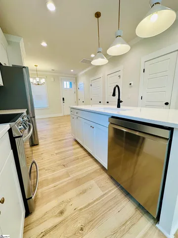 $425,900 | 9 Hawthorne Lane, Unit 105, Greenville, SC 29605