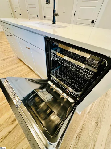 $425,900 | 9 Hawthorne Lane, Unit 105, Greenville, SC 29605